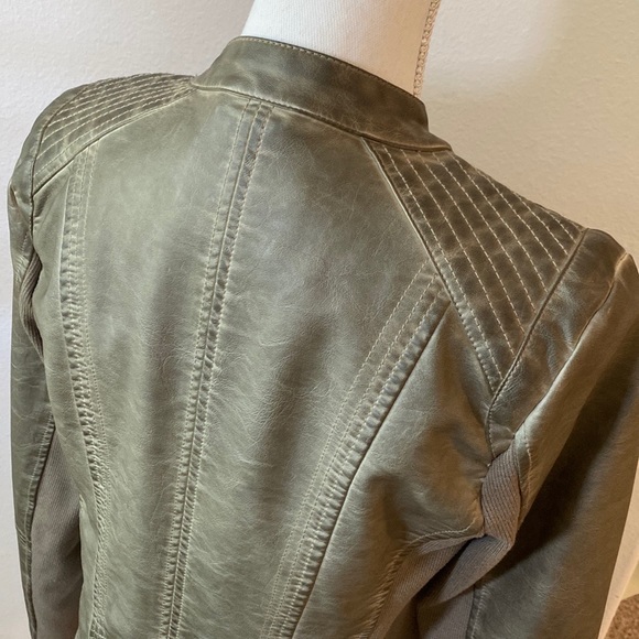 Cool Jacket! - Picture 5 of 10